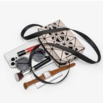 D0091P-clydekenneth鏤空丘比特單肩斜挎包(奶茶色)-預購