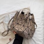 D0092P-鐳射幾何菱形格子單肩手提斜挎包-預購:圖片 2