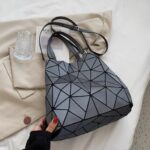 D0092P-鐳射幾何菱形格子單肩手提斜挎包-預購